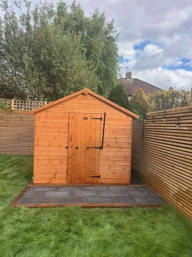 Shed base in slate paving